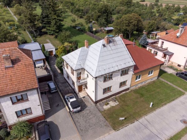 Prodej rodinného domu 2x 3+1, celková výměra asi 599m, Velká nad Veličkou