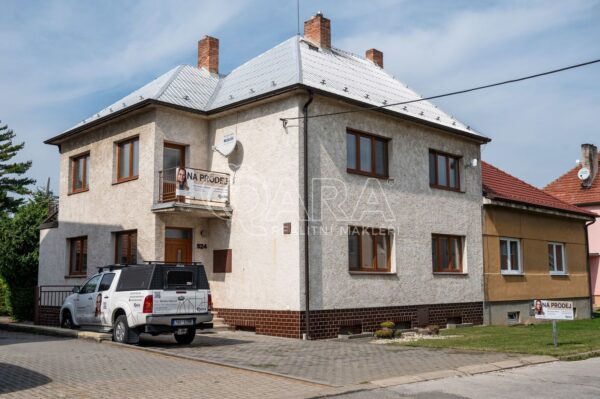Prodej rodinného domu 2x 3+1, celková výměra asi 2154 m²